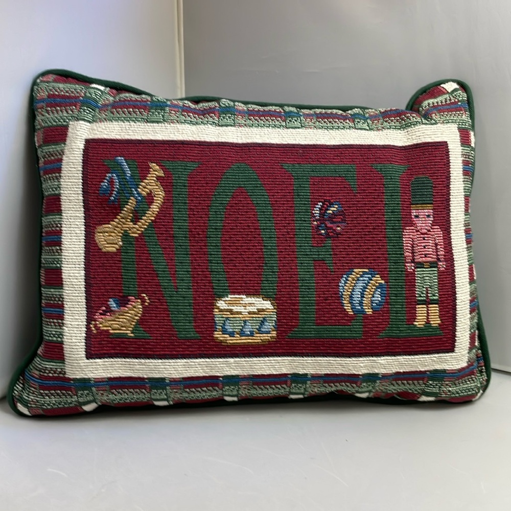 Christmas‎ Throw Pillow Vintage Tapestry Noel Nutcracker 12x9" Stuffed Decor